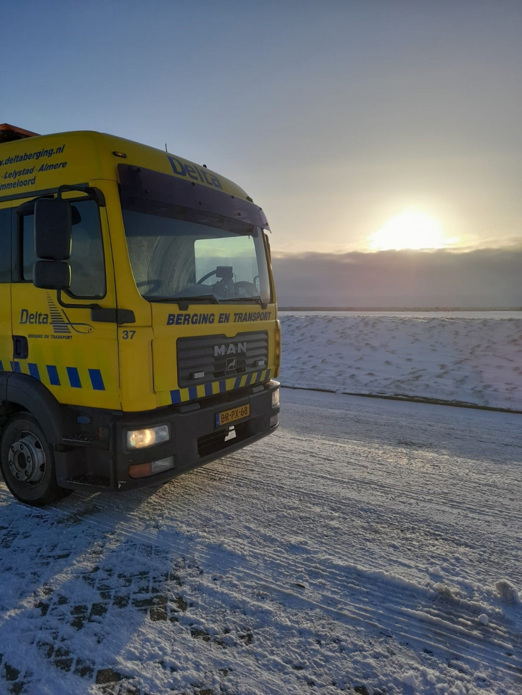 Wagen Delta B&T sneeuw